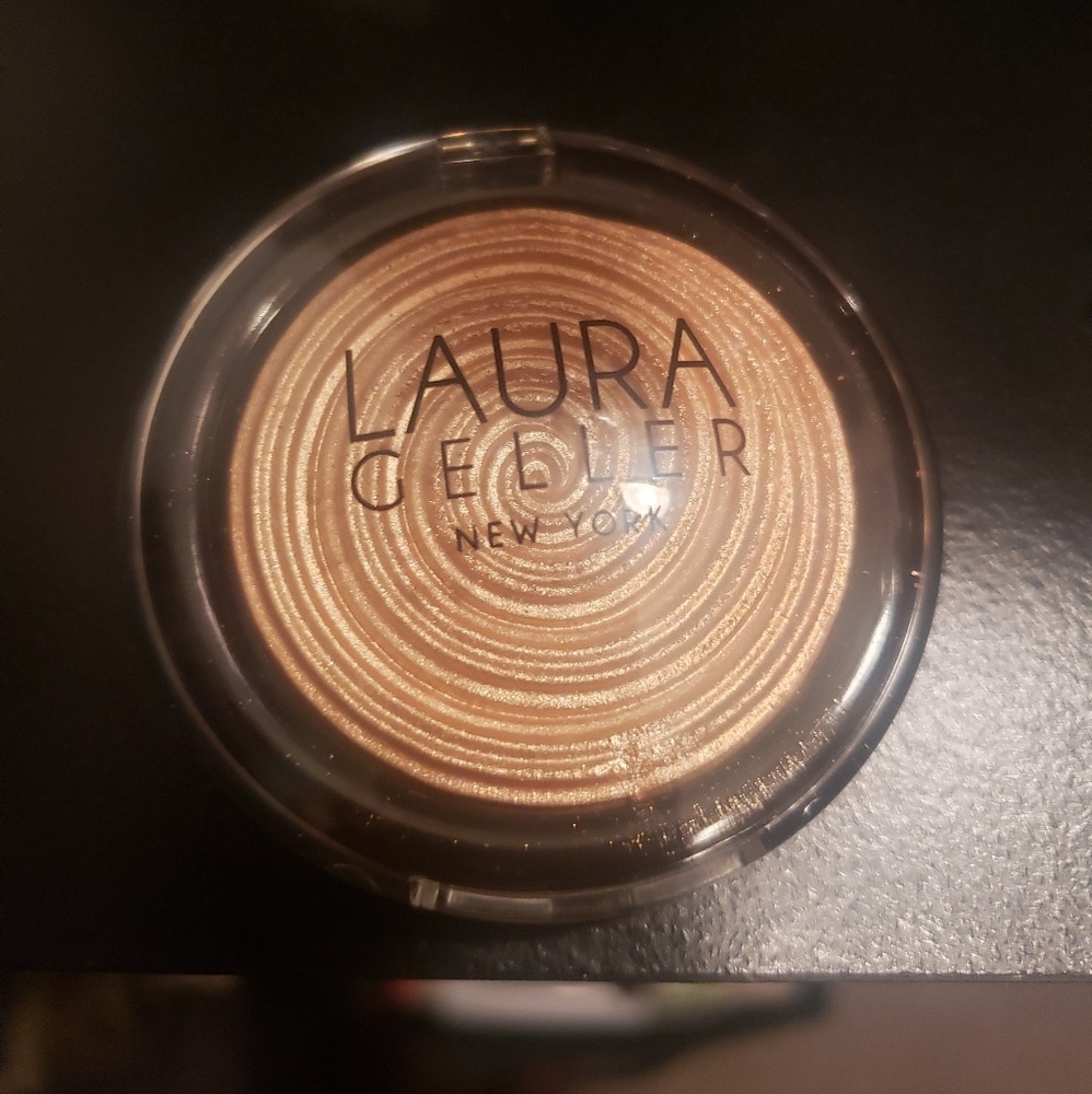 Laura Geller illuminator in Guilded Honey